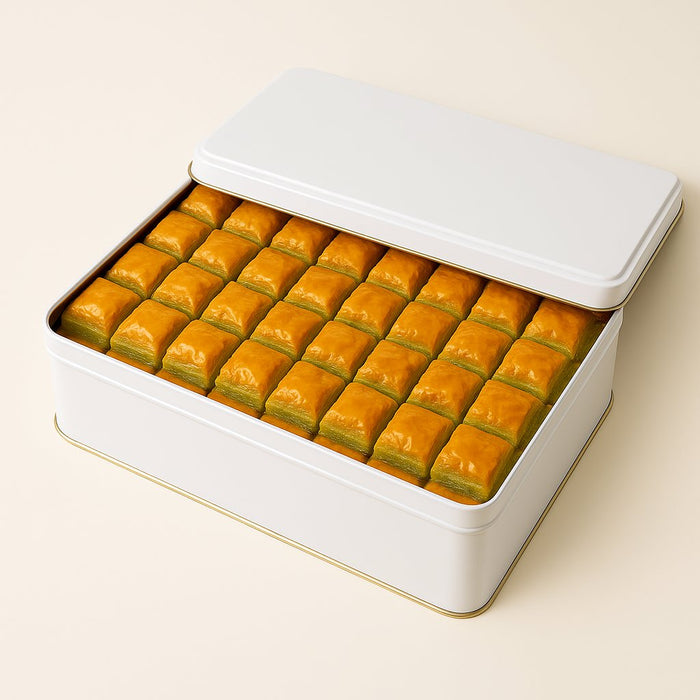 1700 Gr - 2500 Gr Beyaz Dikdörtgen Metal Baklava Kutusu | 112 Adet